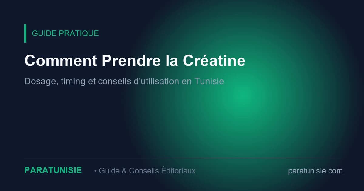 Verre d'eau avec une cuillère de créatine monohydrate en poudre