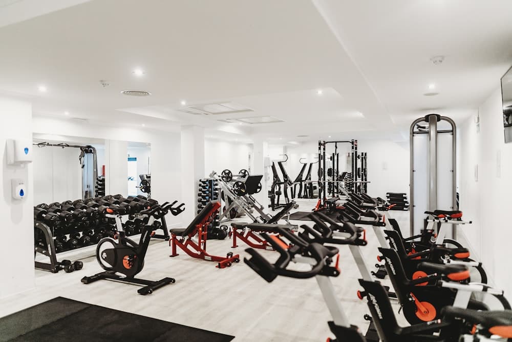 Shaker de booster pre-workout avant l'entraînement en salle
